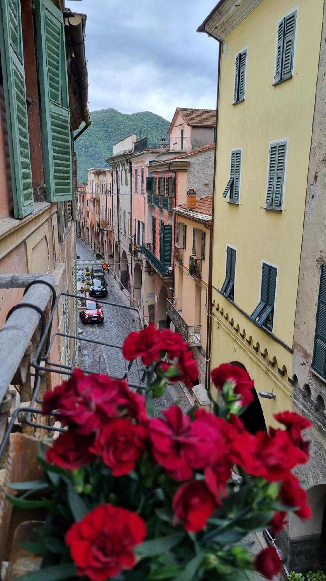 Appartement Il Bibiribi Al Castello à Pieve di Teco Extérieur photo